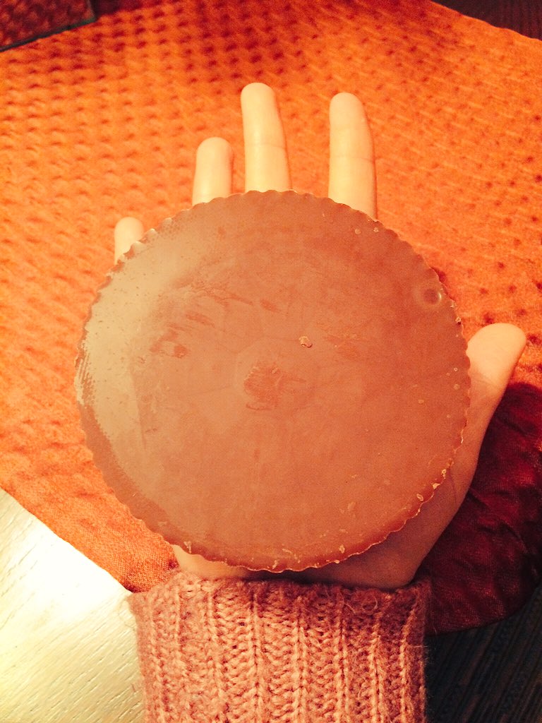Curly: We're celebrating #ValentinesDay with a half pound @ReesesPBCups 
Moe: That's true love right there.