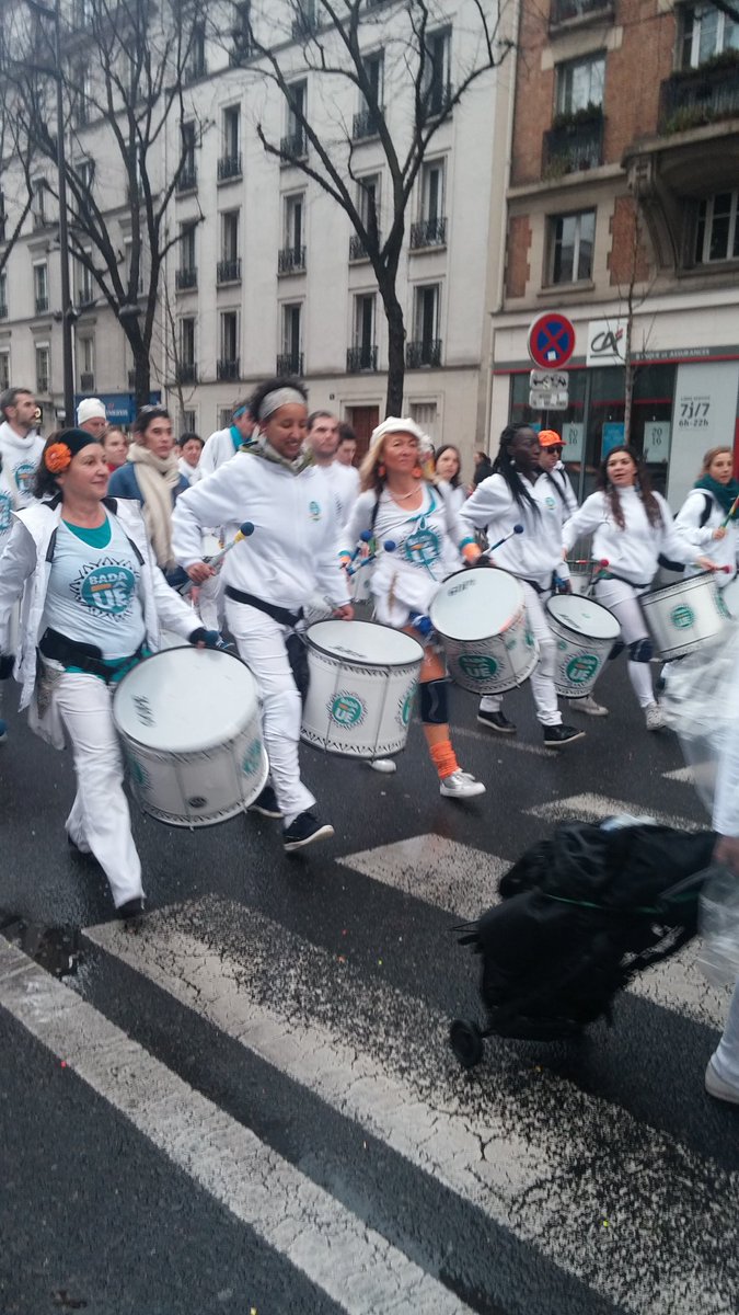 UDI_Paris13's tweet photo. Au #Defile13 pour le #NouvelAnChinois avec @arnaudblesse @EdithGallois @VoteParis2014 https://t.co/R4HjCrRBzn