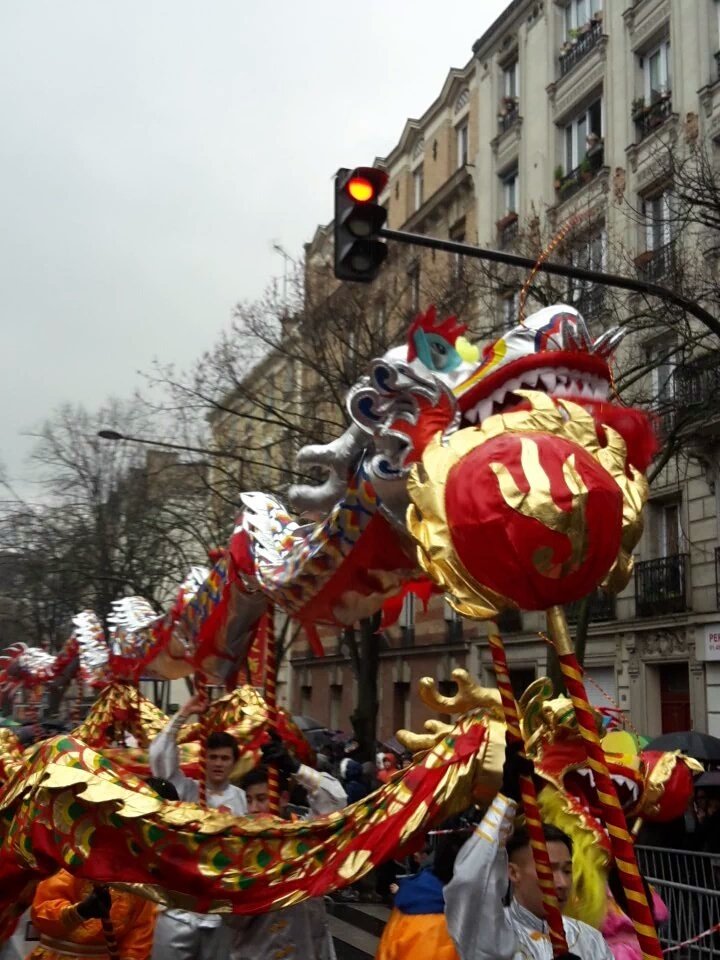 VisitParisIdf's tweet photo. #Defile13 pour le Nouvel an chinois à #Paris https://t.co/EjmeM7HF1O