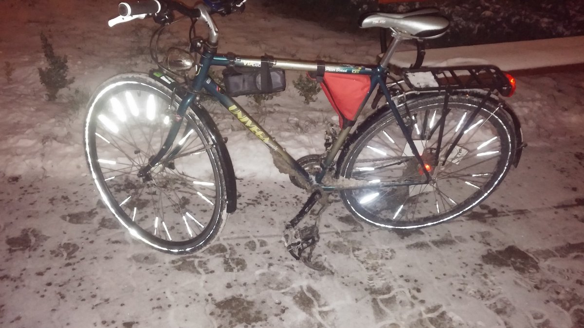 Fly116's tweet image. Tegnapdélelőttre valami szemétláda meglovasította a lovamat a pincéből.
Ha valaki meglátja, tegyen belátása szerint