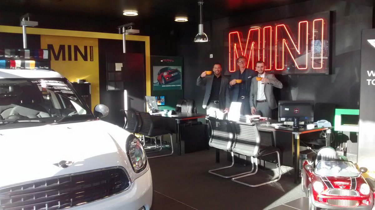 Mini car salesmen raise their cups <a href="/MINI/">MINI</a> @BritishTinnitus #TAW2016 #T4TINNITUS