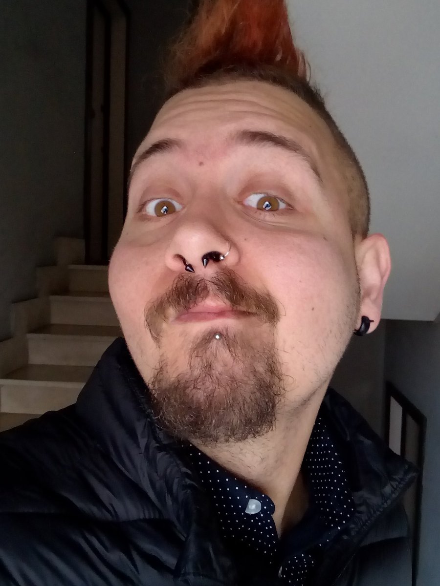 ALEXTHELION87's tweet photo. Faccia da #SanValentino #postsbornia dove sono le mie sigarette? https://t.co/7BJ8ypMsh0