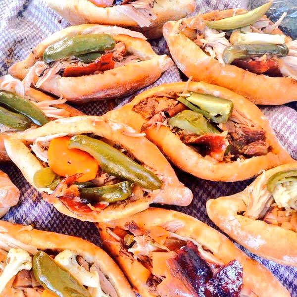Sectur_Guerrero's tweet photo. Buen día, es hora de desayunar y en la #CostaGrande de #Guerrero se come bolillo con relleno los domingos, provecho! https://t.co/iB44tE7F54
