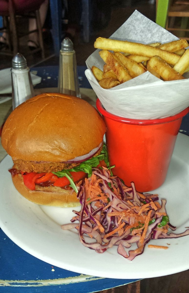 Nice falafel burger at @VistoLounge :-) @EatOutDevon busy in Torquay today!