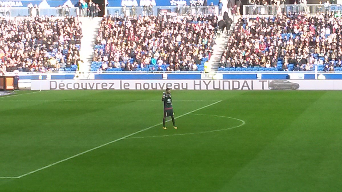 Puchka69's tweet photo. #OLCAEN Pensée du VirageNord pour le 100è match du gone exemplaire Antho Lopes ! #TeamOL https://t.co/DooQdryi9S