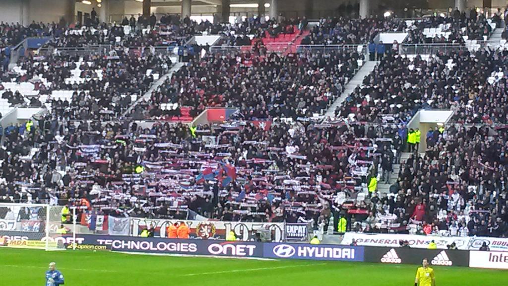 Puchka69's tweet photo. #OLCAEN Tendu d'écharpes des 1950.
Vous êtes des supers bons les gones!
#TeamOL https://t.co/DF0qh5H3Ou