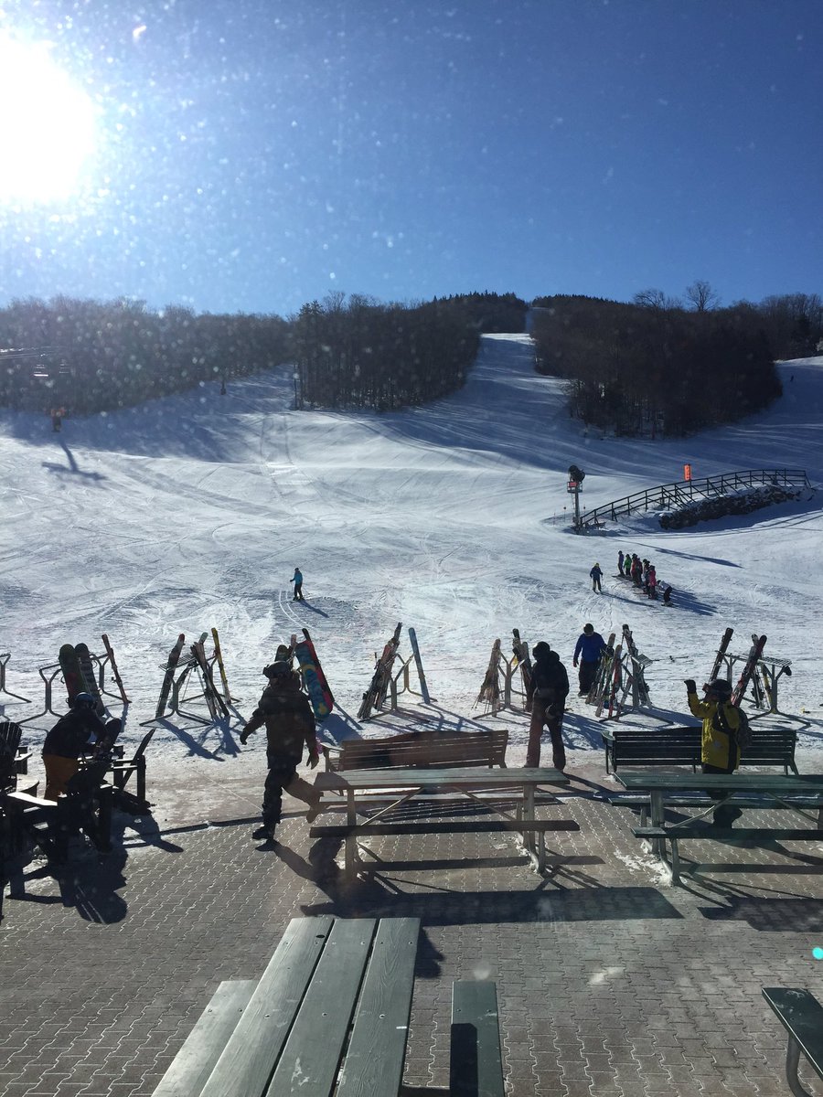 StpatsPE's tweet photo. Day1 Beautiful but cold day on the slopes @loonmtn #loonmt https://t.co/A1YISyM0rY