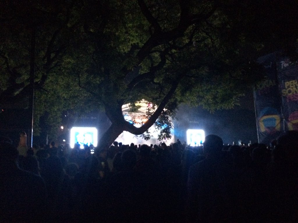 Nati_flch's tweet photo. Anoche los babasonicos en plaza Independencia. https://t.co/O3XZqpcZnD
