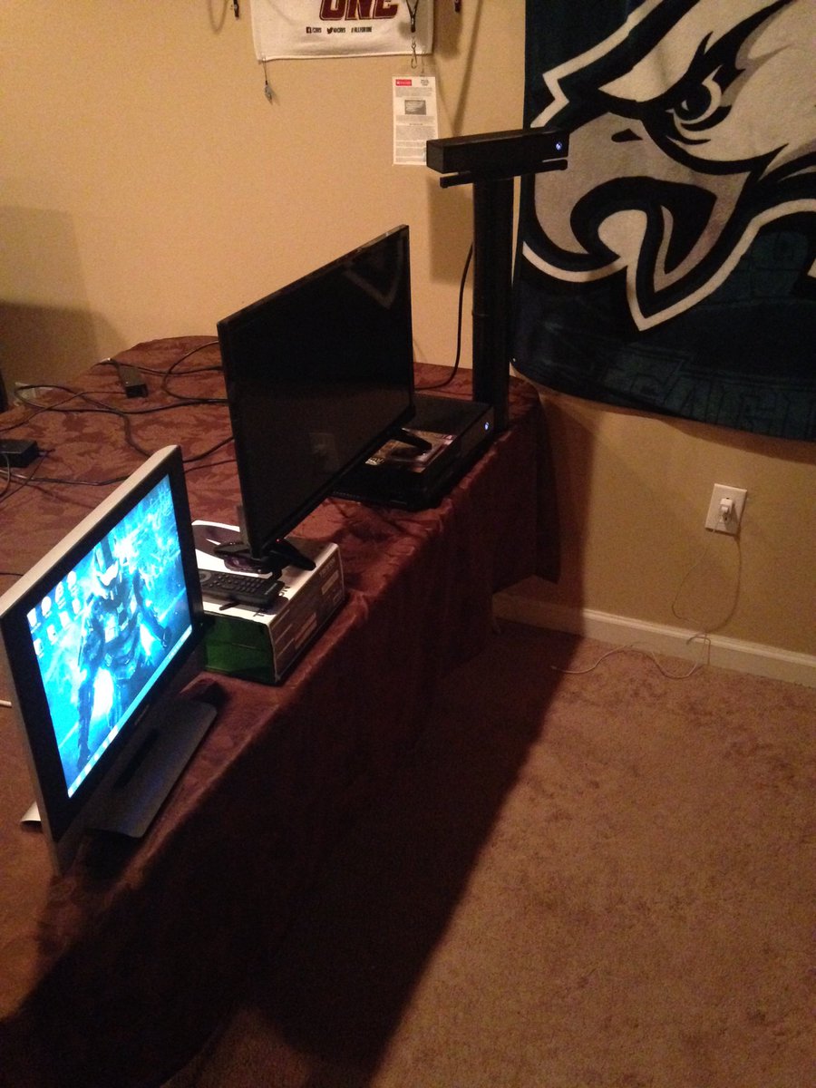 PlazaPlays's tweet photo. Maybe I should start streaming more Halo.. Thoughts? #XboxSetup https://t.co/7akXWuNQJE