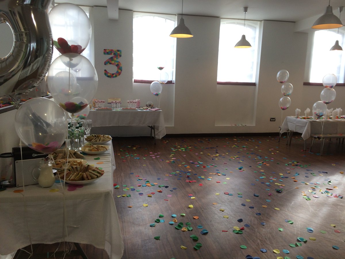 PartyatCupcake's tweet photo. It's a #polkadot kind of day today!
Lots of bright #colours and #confetti for Sophia's 3rd #birthday https://t.co/l3igW7L2ph
