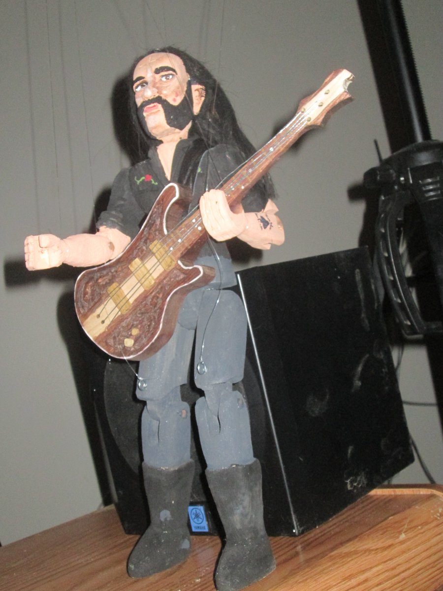 GeppettoMoreash's tweet photo. @deesnider Sorry to see #SniderComments go. Now what to listen to while I carve ? The head voices are deafening \m/ https://t.co/KuyKLYFnhG