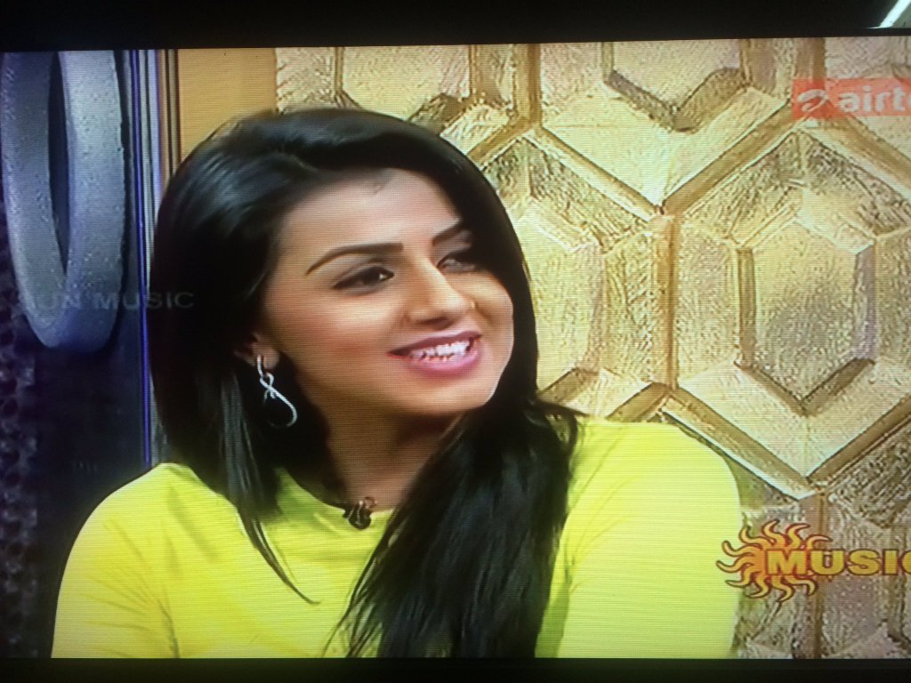 iam_kishorevj's tweet photo. #ValentinesDaySpl @nikkigalrani show was awesome 😍 in @SunMusic wit @AnjanaVJ ...enjoyed a lot 👌 https://t.co/kmmwbPHkYJ