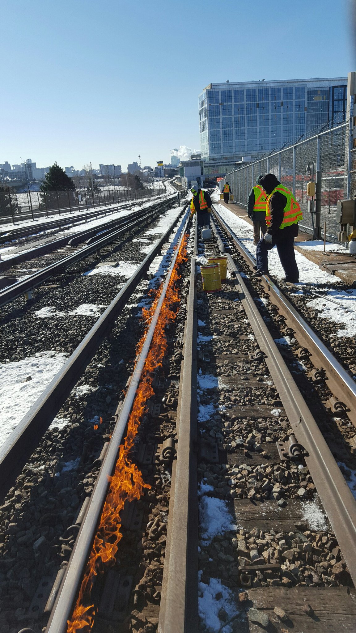 CbLzjS_WIAINeDi.jpg:large