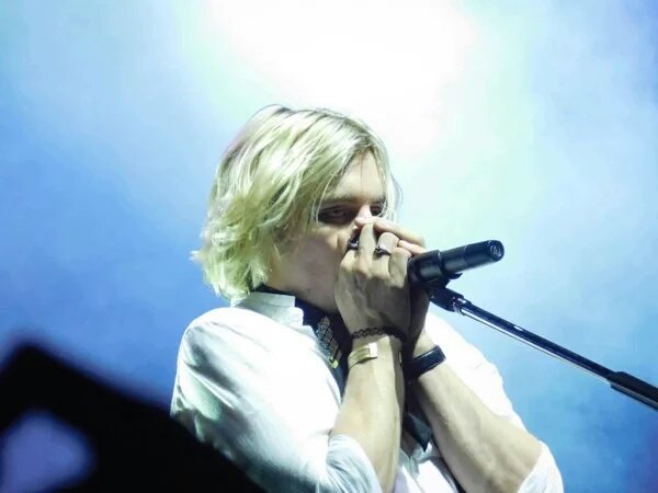 R5GirlsArg's tweet photo. ~cita y responde con los ht~
Qué celu tenés?
#VoteRossLynch  #KCA https://t.co/ZlsxhydEQP