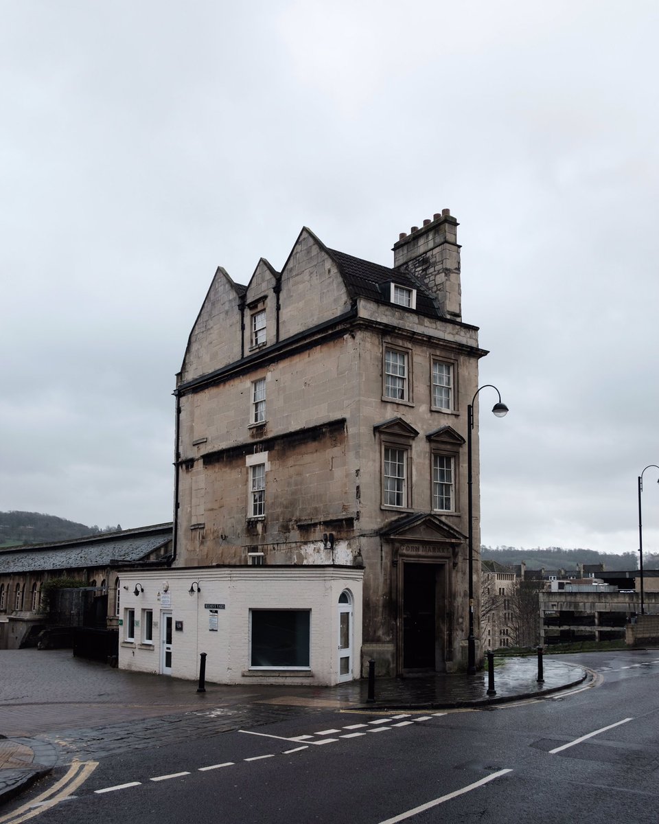 edocerruti's tweet photo. Bath, UK - follow me on @instagram: https://t.co/DnjTQQTDcf #travel #uk #bath #adventure #architecture #cloudy https://t.co/qP4LxMo24f