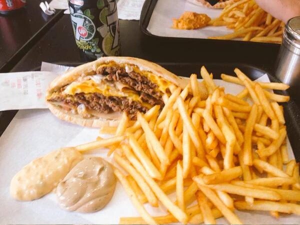 AtmaneHdn's tweet photo. Quand tu fais un régime et que tu vois ça 😠😠😠😠😠😠😭😭😭
#FromBouddhaToApollon #insanity https://t.co/uqm0VKuqbf