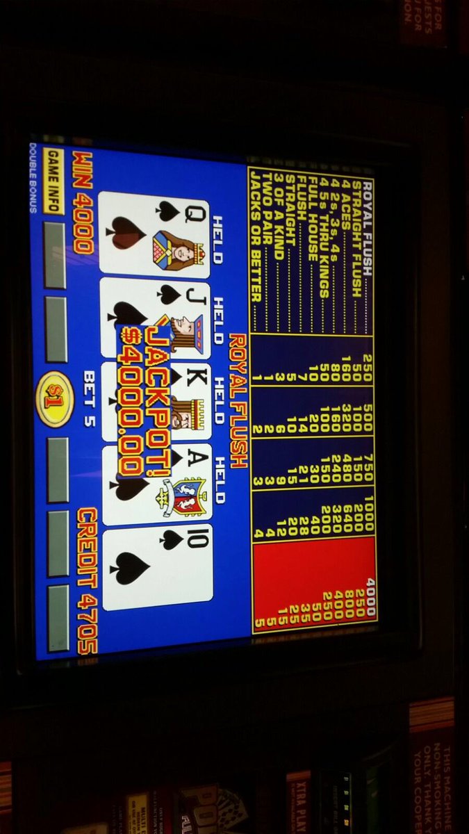 Our lucky sin city reporter hits 2 royals flushes in 30 minutes !
