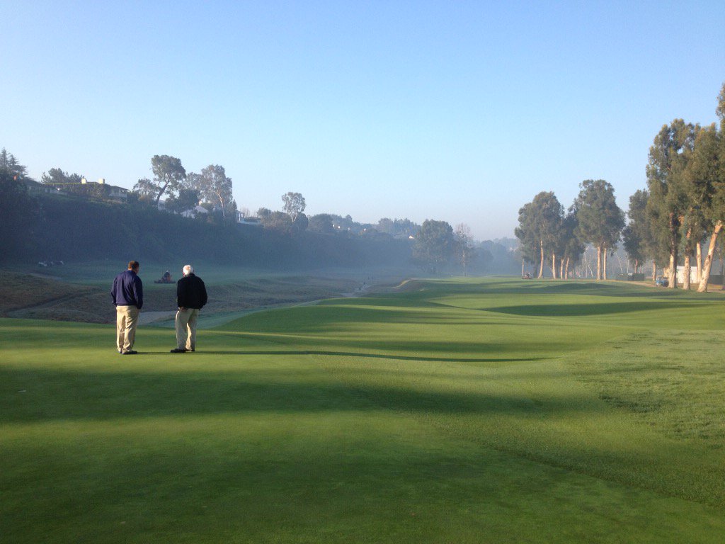 PCuffare's tweet image. Riviera CC this morning with a legend. Great experience and great memories. #perfectconditions @pjramina