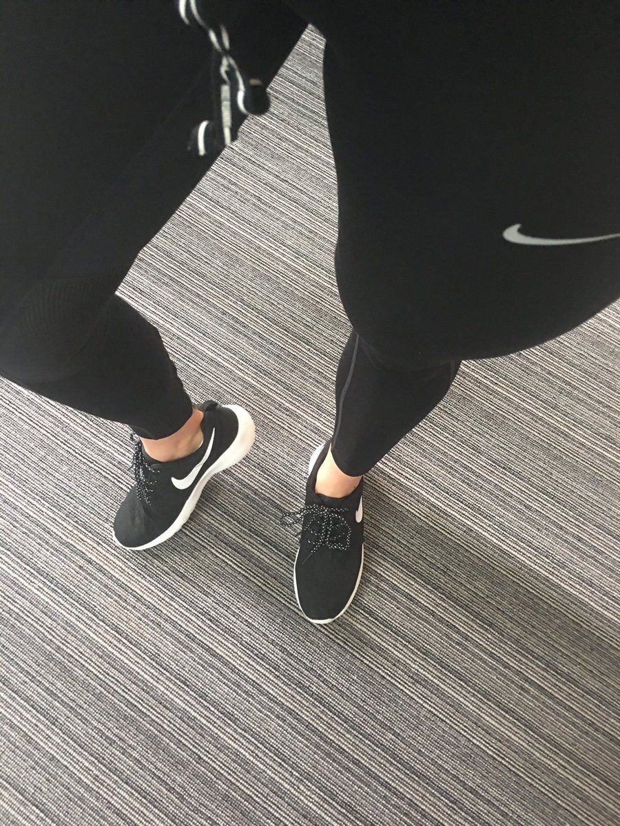 Gemma_Bigsby's tweet photo. Nike day #NIKE #NikeRoshe #nikerun #blackonblack #fitfam #fitspo #fitness #gym #gymgirl #sunday ✔️✔️✔️ https://t.co/r2zaXUnhnJ