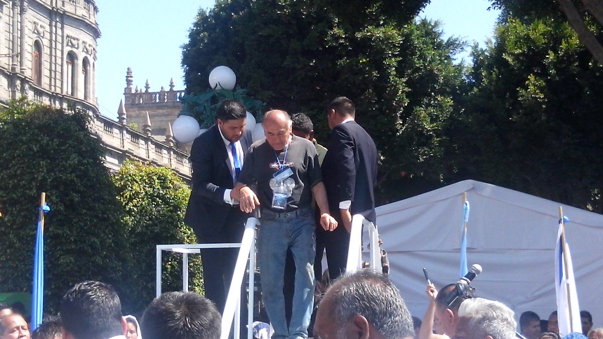 elydreyes's tweet photo. #Soyluzdelmundo#Ldmbautismos
En el zocalo de Puebla, Mexico https://t.co/Y93WBYOhSp