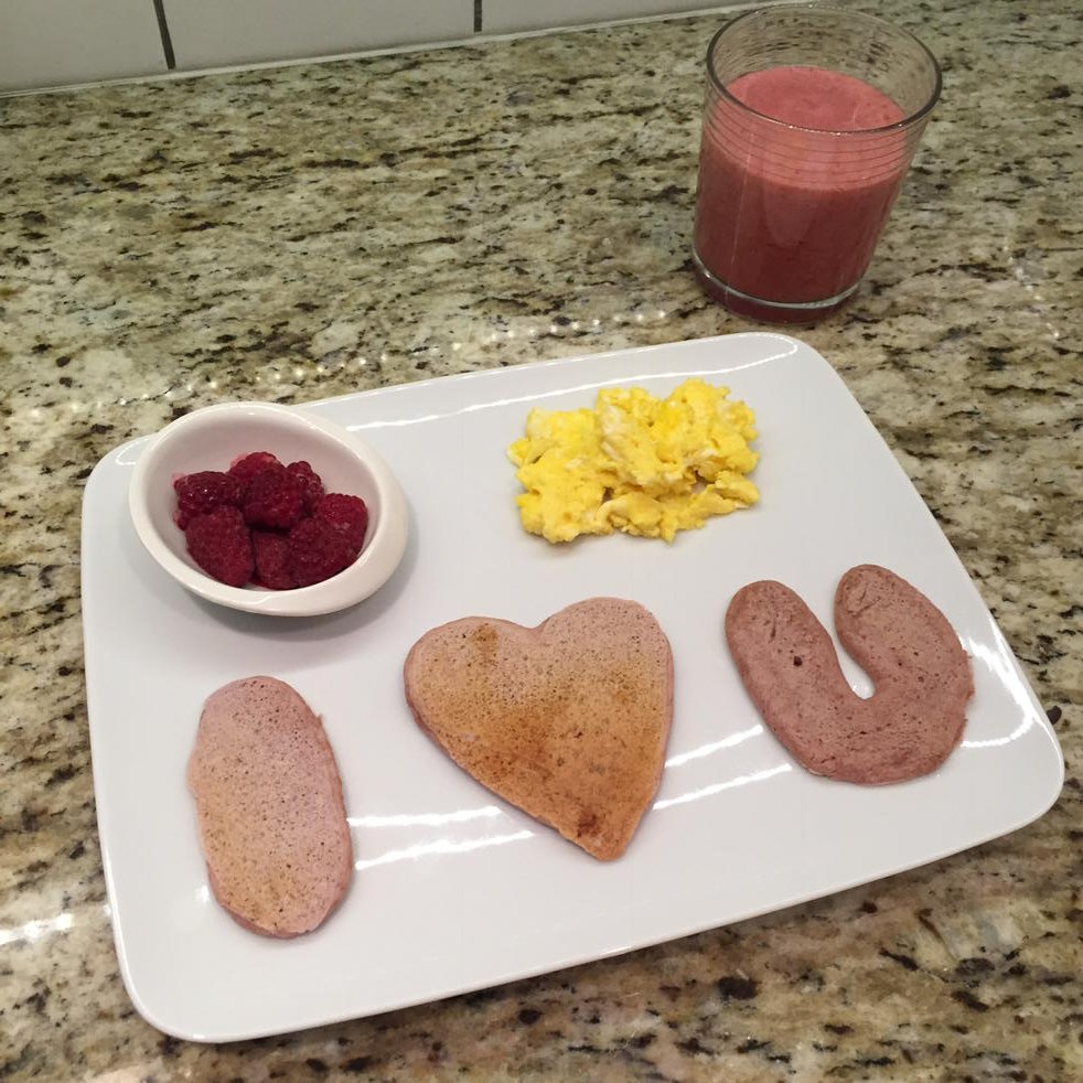 JennBrownND's tweet photo. Breakfast is served! Happy Valentine's Day! #valentines #food #fun https://t.co/CtvoBRBPhS