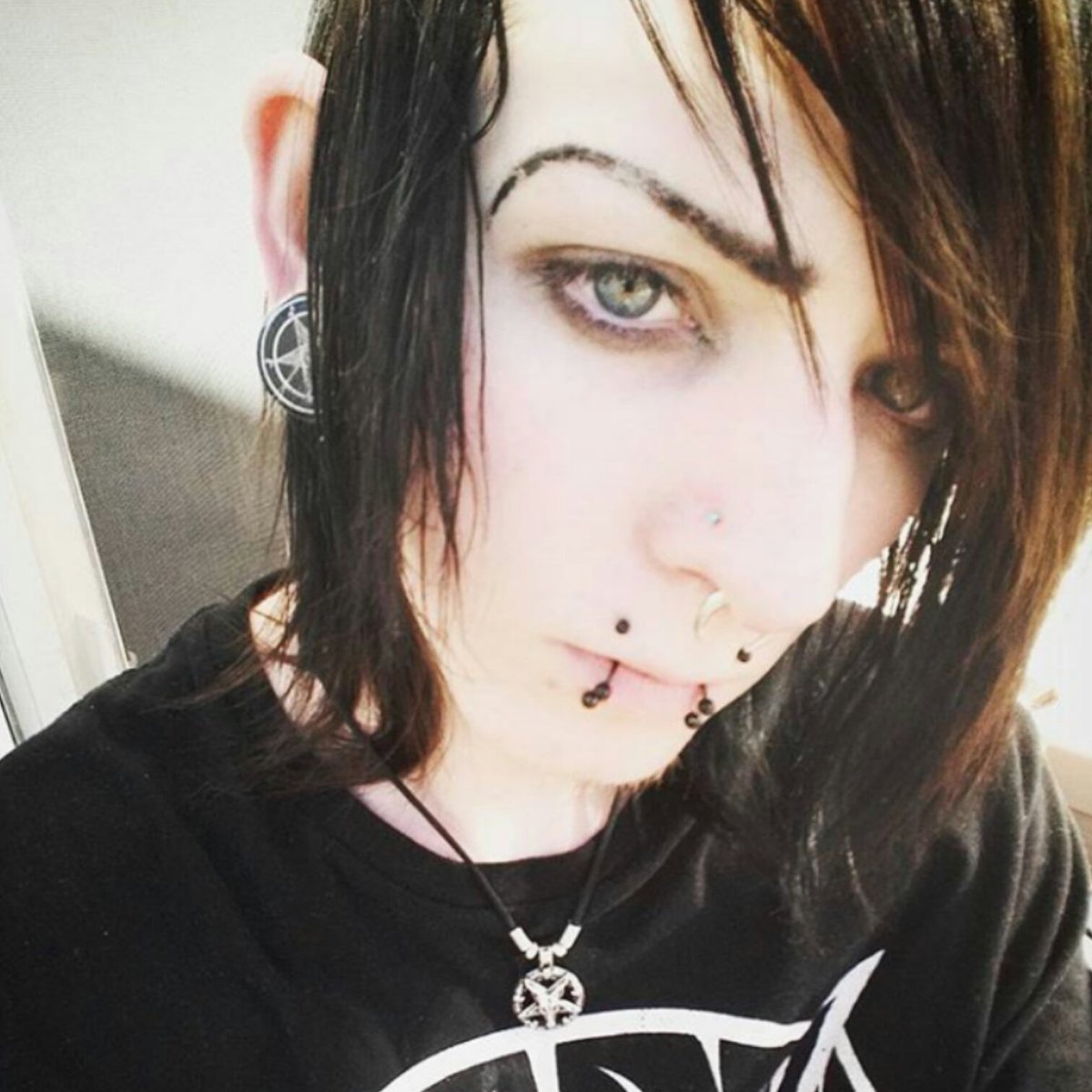 killme42001 tweet picture