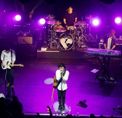 Rixton_Sp's tweet photo. ¿Cuántos RT's para nuestros chicos? #SpainNeedsRixton https://t.co/4ZAv888YX7