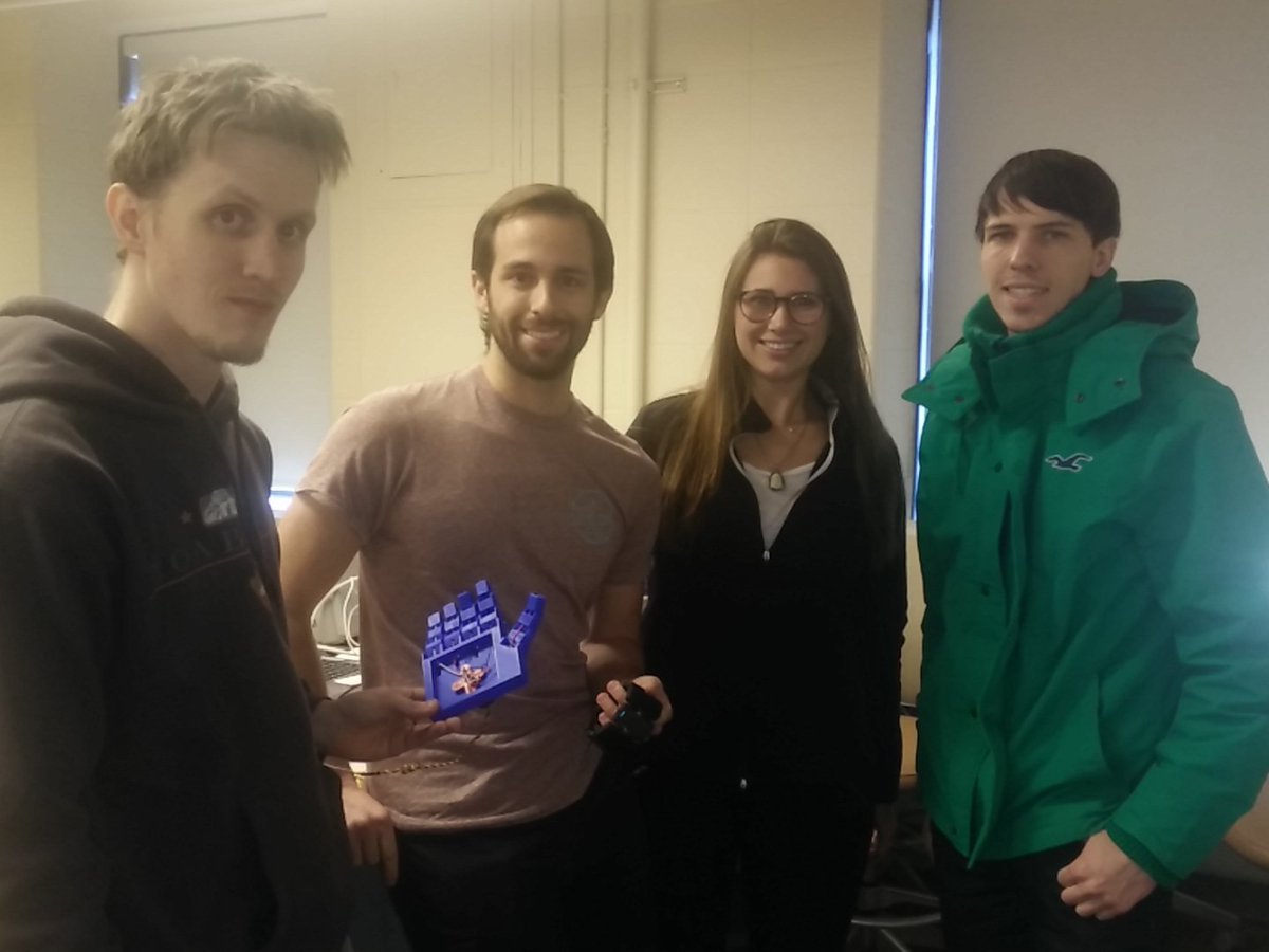 timsitorus's tweet photo. @ThalmicDev Team Reach out build an impressive myo-controlled prosthetic hand at #makecu https://t.co/bvPYyMPaK5