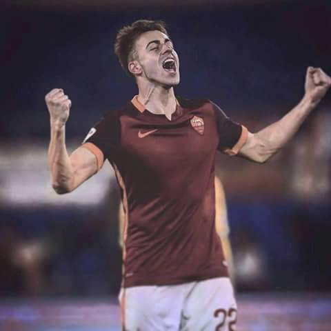 LifeStephan's tweet photo. #El22 #FaraoneBello #SanValentino 💕❤ https://t.co/WjPISLeVtq