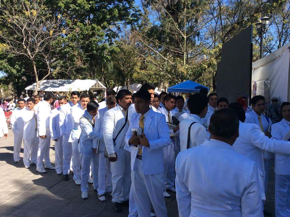RuthGarcGarc's tweet photo. #LdmBautismos
#SoyLuzdelMundo
#BautismosInternacionales
#14Febrero2016
#BautismosenOaxaca https://t.co/GmtGVDvARV
