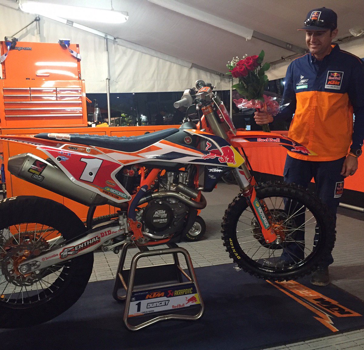 It's totally normal to want your bike to be your Valentine right?! #KTM #READYTORACE #HAPPYVALENTINESDAY
