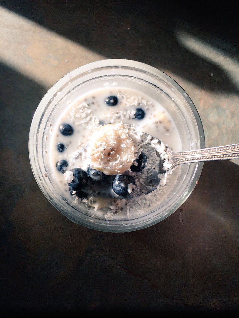 RejuveMe's tweet photo. #hemp milk chia pudding with coconut, blueberries &amp; banana #healthyheart #omega #plantbased #vegan #Valentines ❤️💚 https://t.co/ztTzgP2IPQ