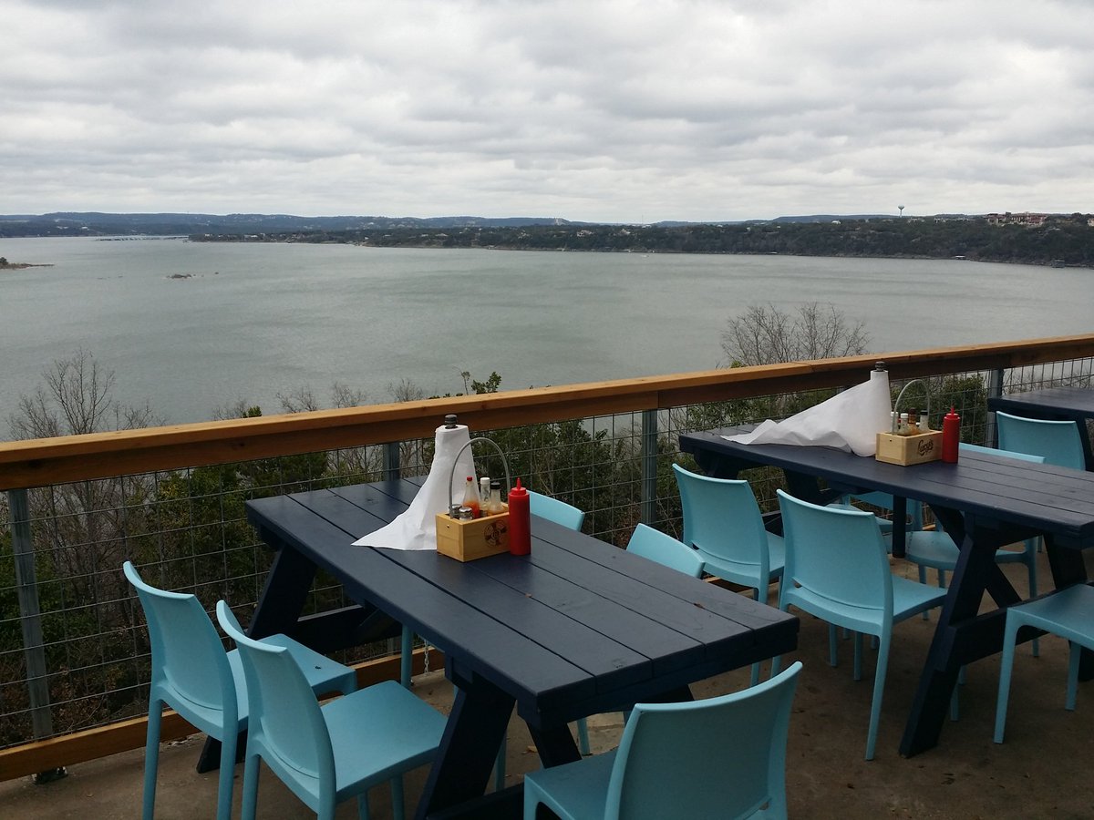 AustinHomesHD's tweet photo. #lucyschicken on 620 #laketravis for #brunch https://t.co/jGYF4hxb8F