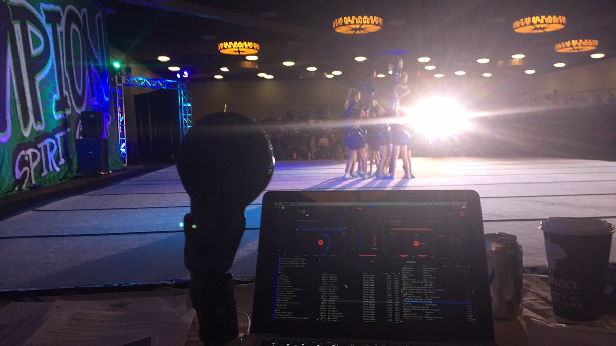 DJTJProd_Inc's tweet photo. 1/2 way through session #1 with @championspirit at the Duel in the Dells!
#CSGdells https://t.co/3SqZKx1JkN