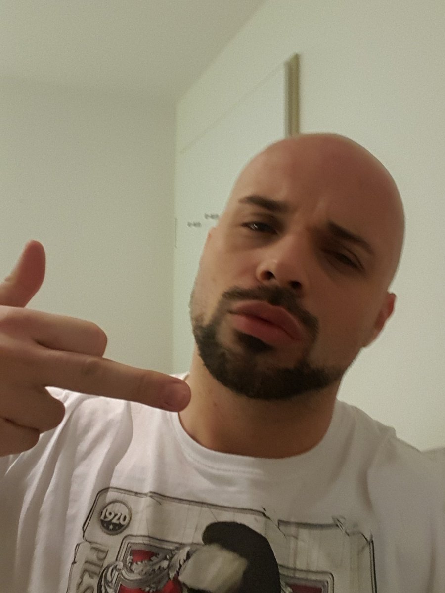toonyoffiziell2's tweet photo. @ToonyOfficial @MousaTheBeast 😅😅😅😅😅 ojjjj du wirst blechen blechen blechen https://t.co/grZm2vNKYh