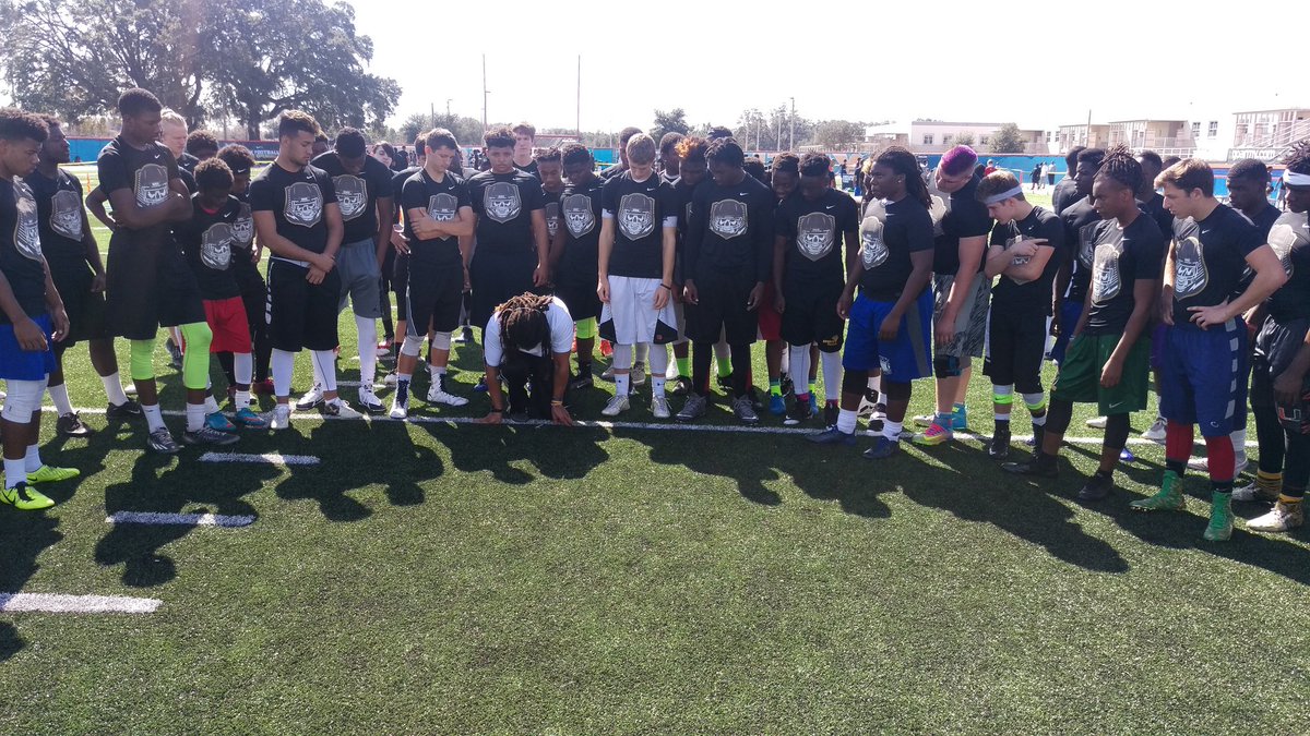 DaneClark20's tweet photo. Athletes learning 40 yrd dash technique @TheOpening Rating Day Orlando. @ncsa #recruuting #combine #mytime2win https://t.co/hcnCRZkyLE