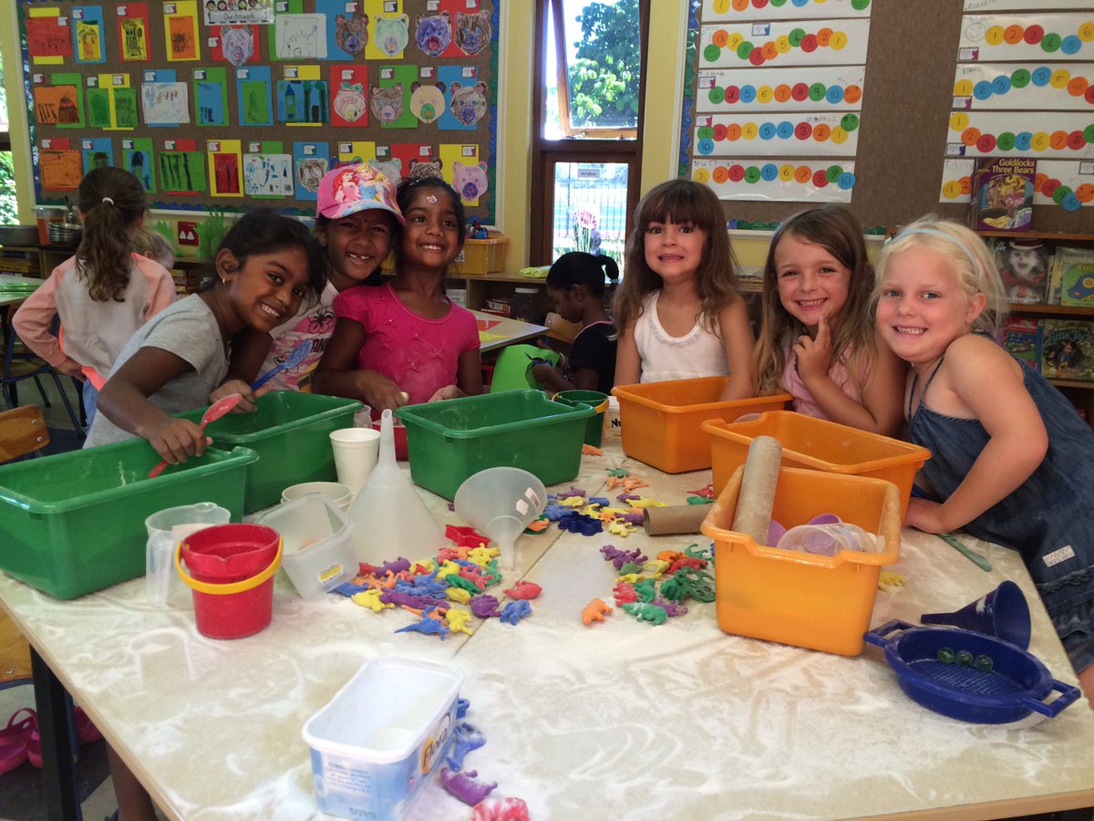 a3anke's tweet image. The life of an Edward Bear!#edwardbears #christopherrobinpreprimary #parklandscollege @ParklandsTweet