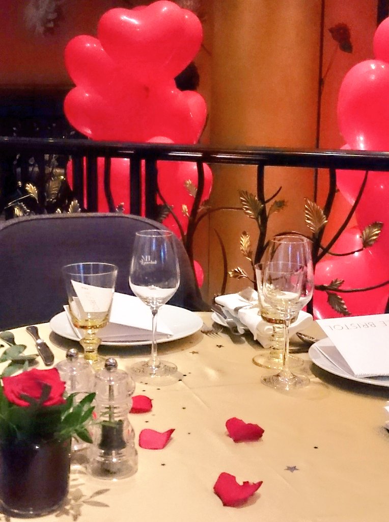 KevinChambenoit's tweet photo. Préparatifs soirée #SaintValentin au #114faubourg @LeBristolParis ! Restaurant complet! https://t.co/Vmu364S27L