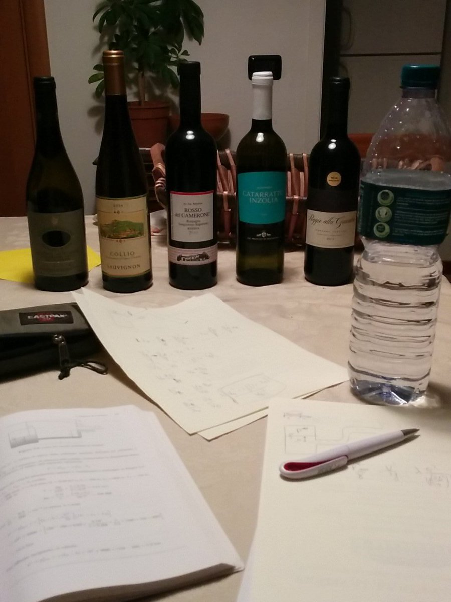 MrFerrariniA's tweet photo. É inutile che mi guardate così mentre studio. Oggi non vi stappo https://t.co/BRrKOniB1D