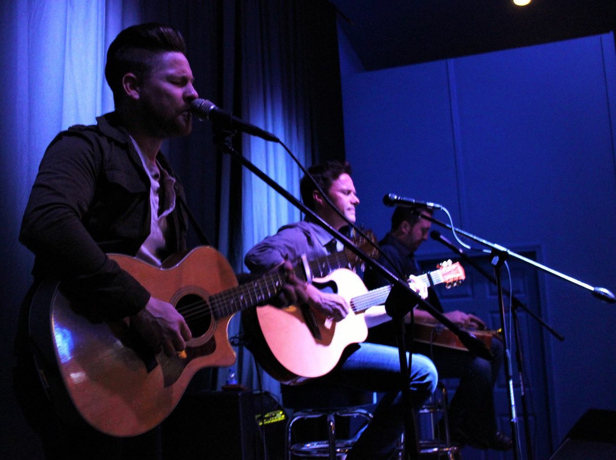 Great meeting u last night <a href="/justinrivers/">Justin Rivers</a> Thanks 4 singing with <a href="/travistoy/">Travis Toy</a> &amp; I. Man what a blast! #Kentucky