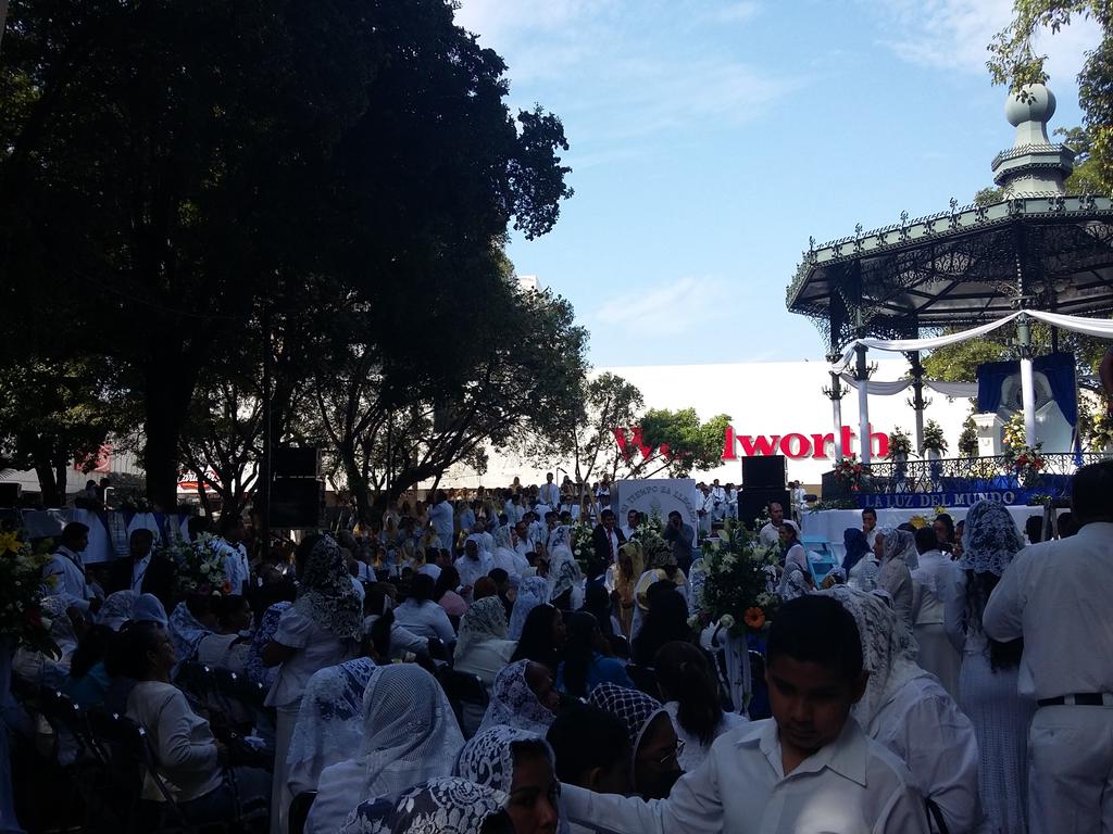 ESTHERDILIAN's tweet photo. El día esperado a llegado, aquí en Culiacán, Sinaloa, plazuela Alvaro Obregón, #LdmBautismos #SoyLuzDelMundo https://t.co/U15ZDyZ1RR