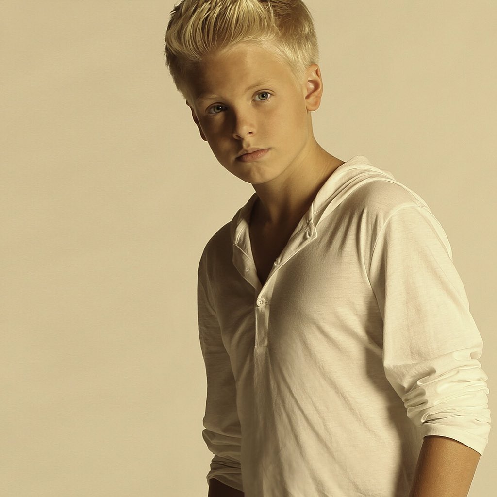 carsonlueders's tweet photo. Happy Valentines Day ❤️ Love you all https://t.co/4X5zfQLu7g