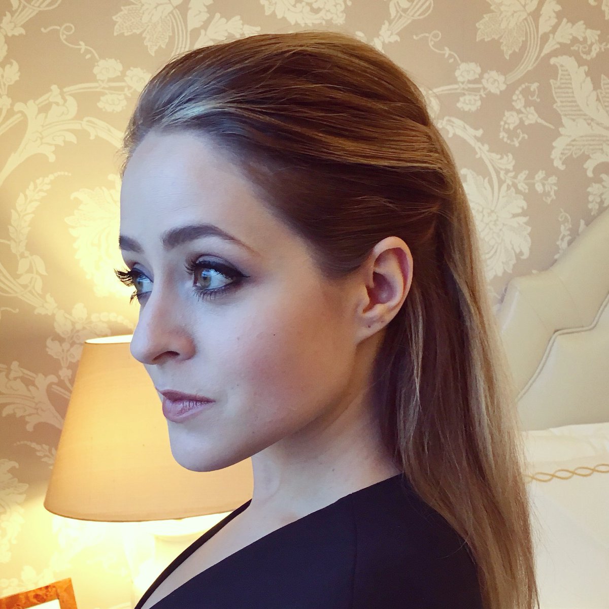 evianwater's tweet photo. Sneak peek at my makeup for this evening! Love Fleur xo #EEBAFTAs #BAFTADeForce https://t.co/amdnwUB3aI