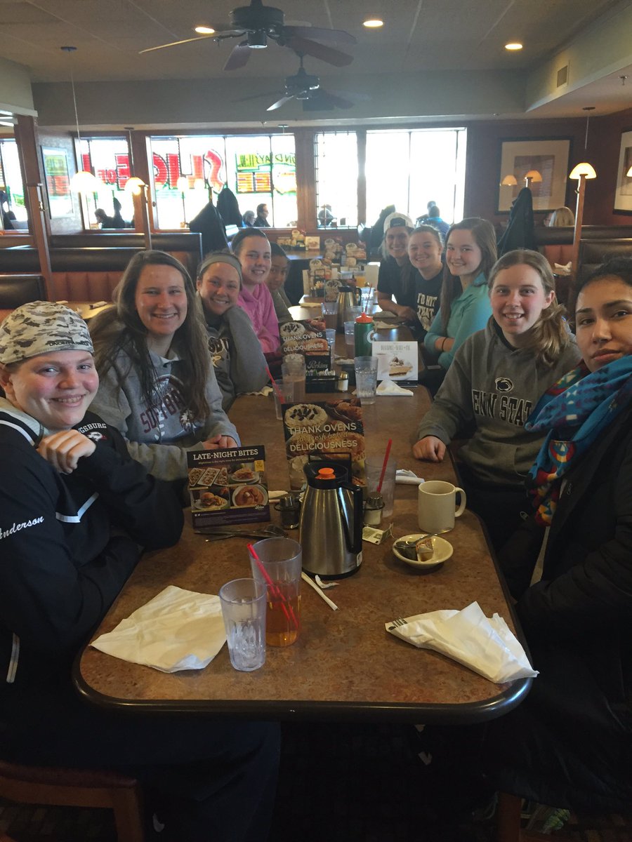 auggiesoftball's tweet photo. Auggie softball breakfast at Perkins after morning workout. A little team bonding over some bacon and eggs. https://t.co/uWUngrzv3b