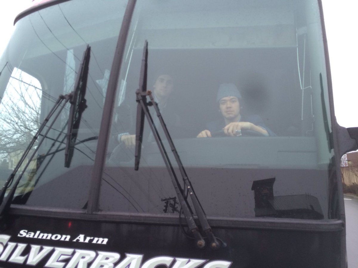 IanDouglas82's tweet photo. .@SASilverbacks Zieky, Barriga warming bus for first of 3 Ferries today. SA (2-0 this wknd) at Powell River 130pm. https://t.co/gzxwKaWopr