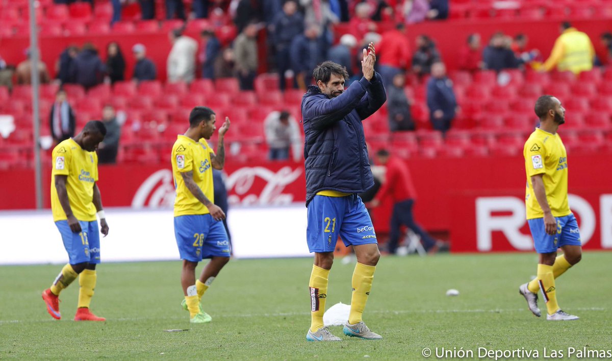 UDLP_Oficial's tweet photo. Te dejaste la voz no sólo durante el partido, también en nuestra llegada a Sevilla. ¡Gracias afición! 💛 https://t.co/ITZ7gW53QR