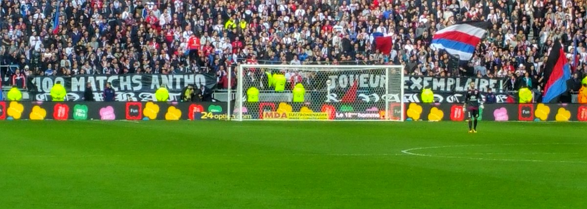 ThierryRB69's tweet photo. Hommage du KVN pour ce joueur hors norme ! Respect Antho, tu le mérites vraiment👍 #Lopes #TeamOL #OLCaen #100matchs https://t.co/M4r7rScqJI