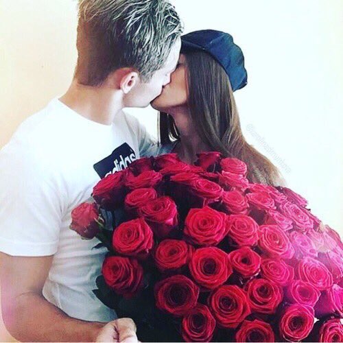 PostPerfCouples's tweet photo. Bonne saint Valentin à tous 👨‍❤️‍💋‍👨💏👩‍❤️‍💋‍👩 https://t.co/hK6ZYkRVtG
