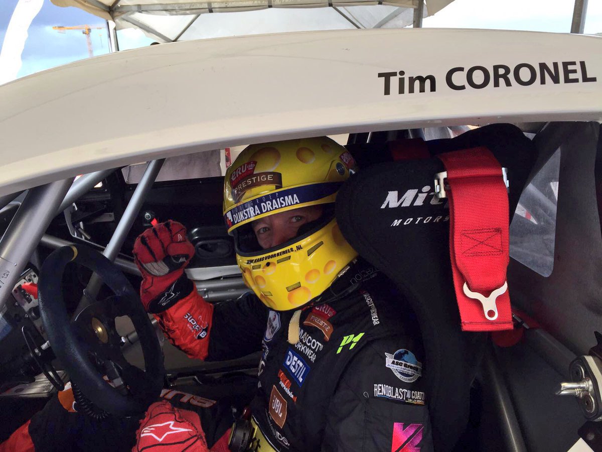 Fun in #marokko exhibition race with <a href="/MBennaniRacing/">Mehdi Bennani</a> <a href="/TomCoronel/">Tom Coronel</a> <a href="/SebastienLoeb/">Sébastien Loeb</a> <a href="/Racingdivas/">Racingdivas.nl</a> <a href="/Brunobelt11/">BrunoSCorreia</a> 
Who wins?