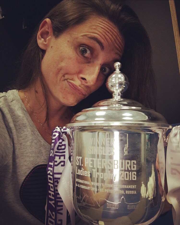 roberta_vinci's tweet photo. And the winner is...ioooo!!!!🏆🏆🏆Che figataaa!!!Grazie x i messaggiiii!!Siete fantastici!!😘😘❤️❤️ #SanPietroburgo2016 https://t.co/Z0eFwqP5Pb